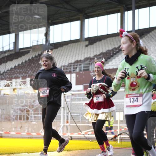 07.12.2025 - St. Pauli X-Mass-Run No. 15 Patografie http://msf.ph/oto/9368357 07.12.2025 11:10:26 Ziel 29, 30, 31, 42, 49, 53, 122, 134, 745, 980, 1064, 1066, 1298, 1299, 1398, 1692, 1694, 1697, 1739, 1740, 2371, 3124, 3136 meine-sportfotos.de