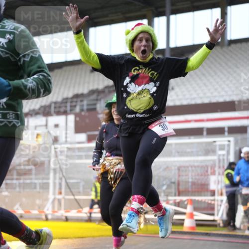 07.12.2025 - St. Pauli X-Mass-Run No. 15 Patografie http://msf.ph/oto/9368358 07.12.2025 11:10:27 Ziel 29, 30, 31, 42, 49, 53, 122, 134, 745, 980, 1064, 1066, 1298, 1299, 1398, 1692, 1694, 1697, 1739, 1740, 2371, 3124, 3136 meine-sportfotos.de
