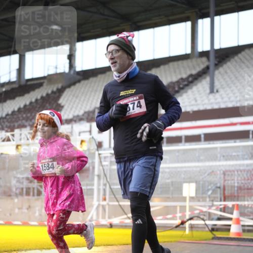 07.12.2025 - St. Pauli X-Mass-Run No. 15 Patografie http://msf.ph/oto/9368375 07.12.2025 11:10:40 Ziel 29, 30, 31, 49, 122, 134, 745, 1064, 1066, 1380, 1400, 1402, 1584, 1626, 1692, 3124, 3136, 4574 meine-sportfotos.de