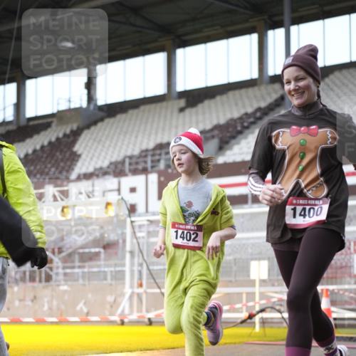 07.12.2025 - St. Pauli X-Mass-Run No. 15 Patografie http://msf.ph/oto/9368378 07.12.2025 11:10:44 Ziel 29, 122, 745, 1064, 1066, 1380, 1400, 1402, 1584, 1626, 2616, 3124, 3136, 4574 meine-sportfotos.de
