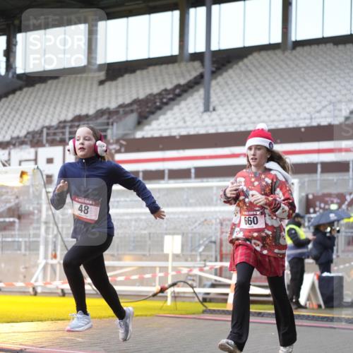 07.12.2025 - St. Pauli X-Mass-Run No. 15 Patografie http://msf.ph/oto/9368384 07.12.2025 11:10:53 Ziel 48, 660, 667, 669, 1400, 1402, 1584, 2616, 4574 meine-sportfotos.de
