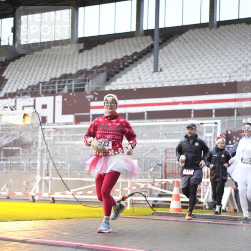 07.12.2025 - St. Pauli X-Mass-Run No. 15 Patografie http://msf.ph/oto/9368392 07.12.2025 11:11:06 Ziel 48, 411, 660, 667, 669, 697, 698, 777, 787, 788, 812, 815, 817, 832, 841, 909, 1518, 1519, 1557, 1565, 1568, 1619, 1707, 2258, 2742, 4801, 4813 meine-sportfotos.de