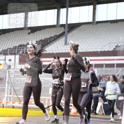 07.12.2025 - St. Pauli X-Mass-Run No. 15 Patografie http://msf.ph/oto/9368411 07.12.2025 11:11:15 Ziel 171, 182, 190, 411, 697, 698, 777, 787, 788, 812, 815, 817, 832, 841, 909, 1145, 1146, 1147, 1518, 1519, 1557, 1565, 1568, 1619, 1707, 1770, 2258, 2742, 4801, 4805, 4806, 4810, 4813, 5005, 5006 meine-sportfotos.de