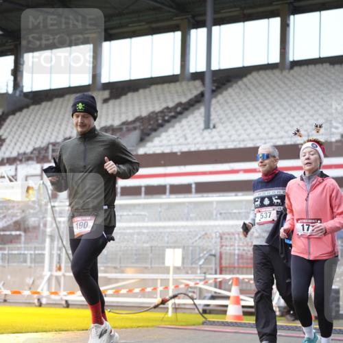 07.12.2025 - St. Pauli X-Mass-Run No. 15 Patografie http://msf.ph/oto/9368418 07.12.2025 11:11:17 Ziel 171, 182, 190, 411, 697, 698, 777, 787, 788, 812, 815, 817, 832, 841, 909, 1145, 1146, 1147, 1309, 1519, 1557, 1565, 1568, 1619, 1707, 1770, 2258, 2742, 4801, 4805, 4806, 4810, 4813, 5005, 5006 meine-sportfotos.de