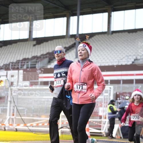 07.12.2025 - St. Pauli X-Mass-Run No. 15 Patografie http://msf.ph/oto/9368420 07.12.2025 11:11:18 Ziel 171, 182, 190, 411, 777, 787, 788, 812, 815, 817, 832, 841, 909, 1145, 1146, 1147, 1309, 1557, 1565, 1568, 1619, 1707, 1770, 2258, 2742, 4801, 4805, 4806, 4810, 4813, 5005, 5006 meine-sportfotos.de