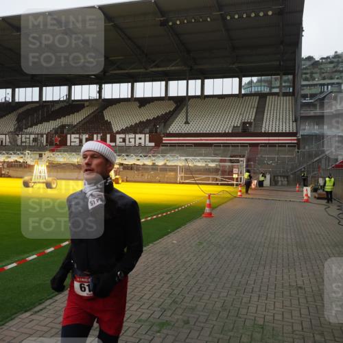 07.12.2025 - St. Pauli X-Mass-Run No. 15 Fabian Wolf http://msf.ph/oto/9368438 07.12.2025 09:51:03 Ziel 615, 2224 meine-sportfotos.de