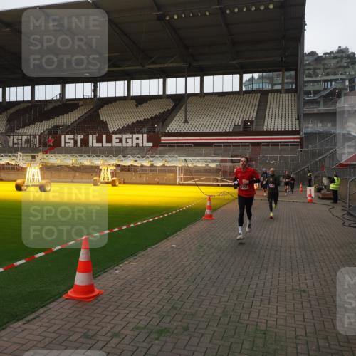07.12.2025 - St. Pauli X-Mass-Run No. 15 Fabian Wolf http://msf.ph/oto/9368439 07.12.2025 09:51:15 Ziel 13, 615, 2135, 2646, 4273 meine-sportfotos.de
