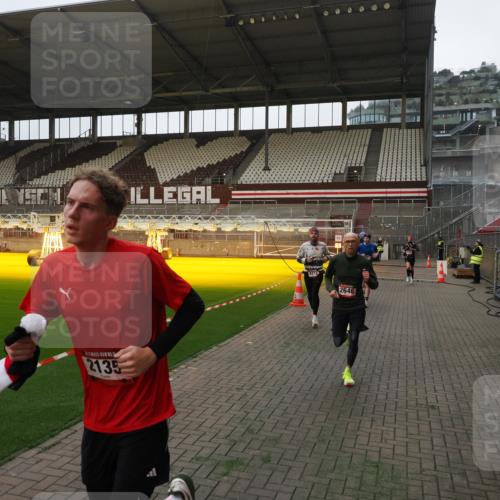 07.12.2025 - St. Pauli X-Mass-Run No. 15 Fabian Wolf http://msf.ph/oto/9368444 07.12.2025 09:51:17 Ziel 13, 615, 1258, 2030, 2135, 2646, 3110, 4273 meine-sportfotos.de