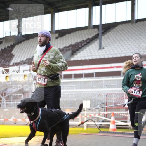 07.12.2025 - St. Pauli X-Mass-Run No. 15 Patografie http://msf.ph/oto/9368468 07.12.2025 11:11:30 Ziel 171, 182, 190, 1309, 1321, 1589, 1711, 1714, 1767, 1770, 4805, 4806, 4810, 5005, 5006 meine-sportfotos.de