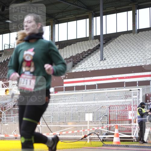 07.12.2025 - St. Pauli X-Mass-Run No. 15 Patografie http://msf.ph/oto/9368471 07.12.2025 11:11:31 Ziel 171, 182, 190, 1309, 1321, 1589, 1711, 1714, 1767, 1770 meine-sportfotos.de