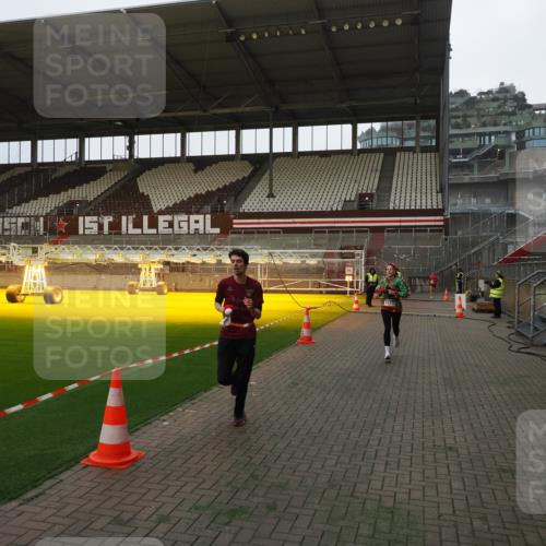 07.12.2025 - St. Pauli X-Mass-Run No. 15 Fabian Wolf http://msf.ph/oto/9368480 07.12.2025 09:51:34 Ziel 13, 1117, 1258, 1893, 2030, 3110, 4273 meine-sportfotos.de