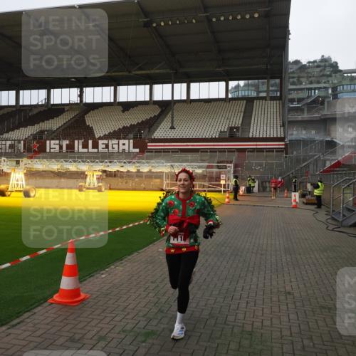 07.12.2025 - St. Pauli X-Mass-Run No. 15 Fabian Wolf http://msf.ph/oto/9368485 07.12.2025 09:51:36 Ziel 1117, 1258, 1893, 2030, 3110 meine-sportfotos.de
