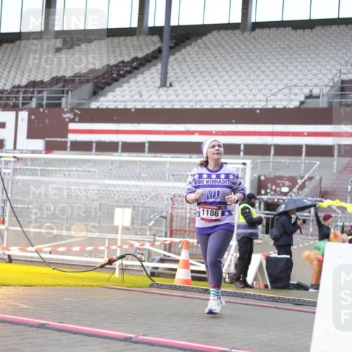 07.12.2025 - St. Pauli X-Mass-Run No. 15 Patografie http://msf.ph/oto/9368487 07.12.2025 11:11:42 Ziel 679, 689, 690, 694, 1186, 1321, 1711, 1714 meine-sportfotos.de