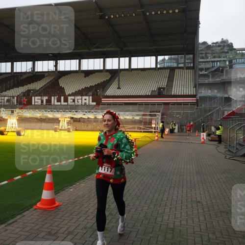 07.12.2025 - St. Pauli X-Mass-Run No. 15 Fabian Wolf http://msf.ph/oto/9368488 07.12.2025 09:51:36 Ziel 1117, 1258, 1893, 2030, 3110 meine-sportfotos.de
