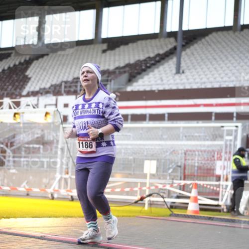07.12.2025 - St. Pauli X-Mass-Run No. 15 Patografie http://msf.ph/oto/9368491 07.12.2025 11:11:43 Ziel 679, 689, 690, 694, 1186, 1321, 1711, 1714 meine-sportfotos.de