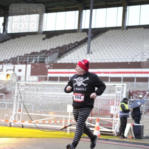 07.12.2025 - St. Pauli X-Mass-Run No. 15 Patografie http://msf.ph/oto/9368494 07.12.2025 11:11:47 Ziel 408, 437, 679, 689, 690, 694, 1186 meine-sportfotos.de