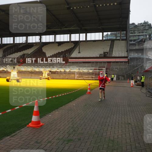 07.12.2025 - St. Pauli X-Mass-Run No. 15 Fabian Wolf http://msf.ph/oto/9368503 07.12.2025 09:51:48 Ziel 1117, 1893, 2178, 2494 meine-sportfotos.de