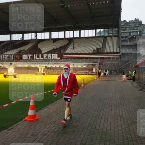 07.12.2025 - St. Pauli X-Mass-Run No. 15 Fabian Wolf http://msf.ph/oto/9368517 07.12.2025 09:51:51 Ziel 1117, 2178, 2494 meine-sportfotos.de