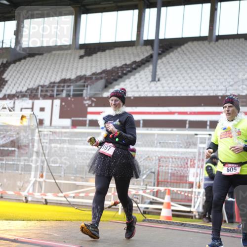 07.12.2025 - St. Pauli X-Mass-Run No. 15 Patografie http://msf.ph/oto/9368526 07.12.2025 11:12:10 Ziel 76, 79, 218, 388, 416, 597, 605, 671, 682, 695, 718, 819, 836, 839, 888, 1246, 1278 meine-sportfotos.de