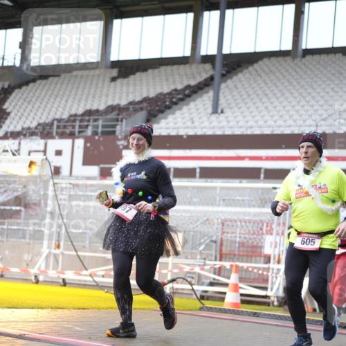 07.12.2025 - St. Pauli X-Mass-Run No. 15 Patografie http://msf.ph/oto/9368528 07.12.2025 11:12:10 Ziel 76, 79, 218, 388, 416, 597, 605, 671, 682, 695, 718, 819, 836, 839, 888, 1246, 1278 meine-sportfotos.de