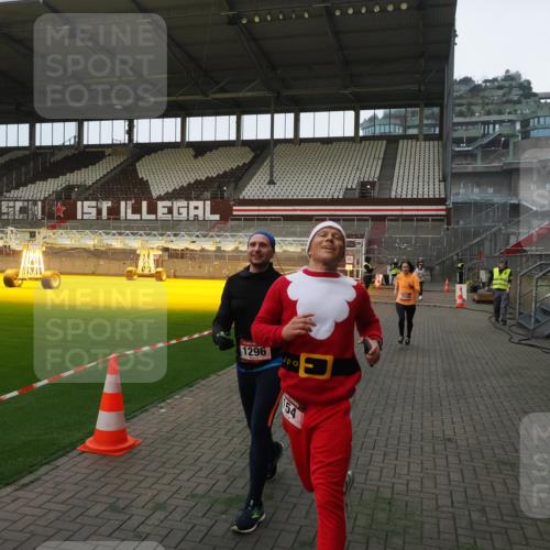 07.12.2025 - St. Pauli X-Mass-Run No. 15 Fabian Wolf http://msf.ph/oto/9368529 07.12.2025 09:52:26 Ziel 154, 195, 1296, 2034 meine-sportfotos.de