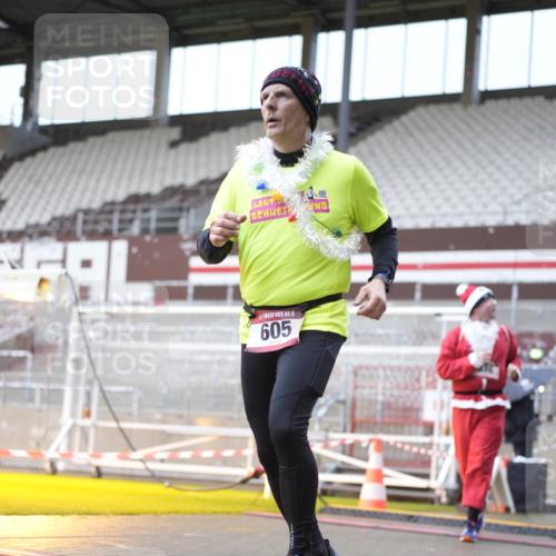 07.12.2025 - St. Pauli X-Mass-Run No. 15 Patografie http://msf.ph/oto/9368532 07.12.2025 11:12:11 Ziel 76, 79, 218, 388, 416, 597, 605, 671, 682, 695, 718, 819, 836, 839, 888, 1246, 1278 meine-sportfotos.de