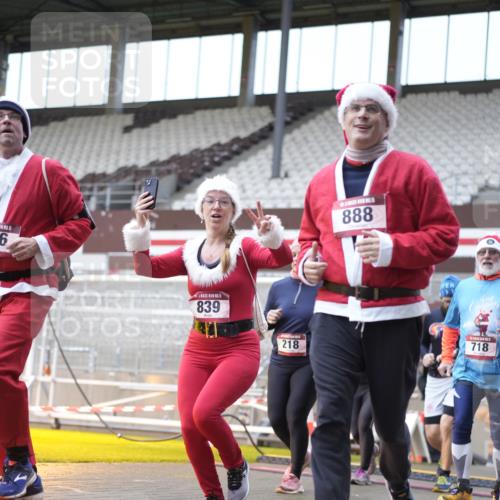 07.12.2025 - St. Pauli X-Mass-Run No. 15 Patografie http://msf.ph/oto/9368539 07.12.2025 11:12:14 Ziel 76, 79, 218, 388, 416, 597, 605, 671, 682, 718, 836, 839, 888, 1246, 1278, 2858 meine-sportfotos.de