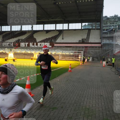 07.12.2025 - St. Pauli X-Mass-Run No. 15 Fabian Wolf http://msf.ph/oto/9368546 07.12.2025 09:52:33 Ziel 154, 195, 1052, 1296, 2034 meine-sportfotos.de