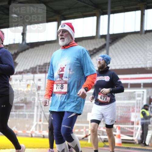 07.12.2025 - St. Pauli X-Mass-Run No. 15 Patografie http://msf.ph/oto/9368547 07.12.2025 11:12:16 Ziel 46, 76, 79, 218, 597, 605, 663, 671, 682, 718, 836, 839, 888, 1246, 2858 meine-sportfotos.de