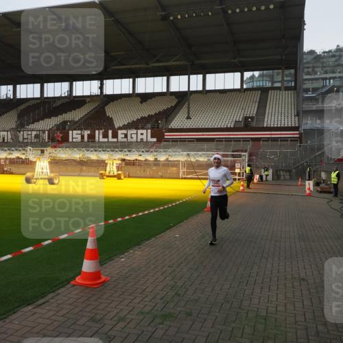 07.12.2025 - St. Pauli X-Mass-Run No. 15 Fabian Wolf http://msf.ph/oto/9368552 07.12.2025 09:52:48 Ziel 1052, 1241 meine-sportfotos.de