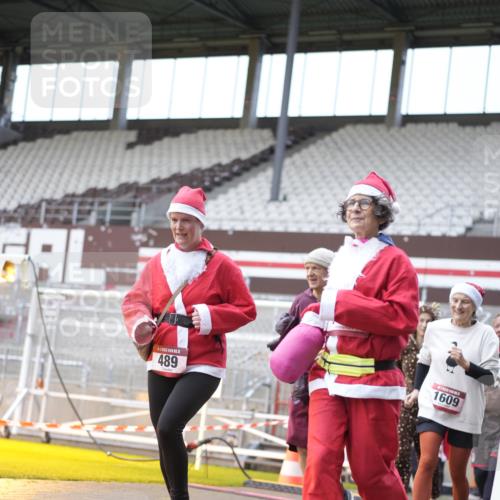 07.12.2025 - St. Pauli X-Mass-Run No. 15 Patografie http://msf.ph/oto/9368560 07.12.2025 11:12:26 Ziel 46, 218, 489, 597, 663, 671, 682, 718, 836, 839, 888, 1142, 1261, 1423, 1609, 1610, 2858 meine-sportfotos.de