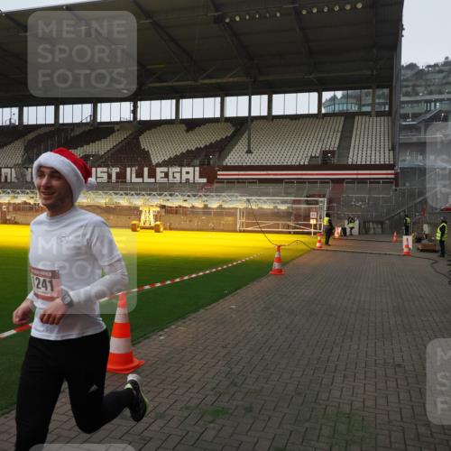 07.12.2025 - St. Pauli X-Mass-Run No. 15 Fabian Wolf http://msf.ph/oto/9368563 07.12.2025 09:52:50 Ziel 1241 meine-sportfotos.de