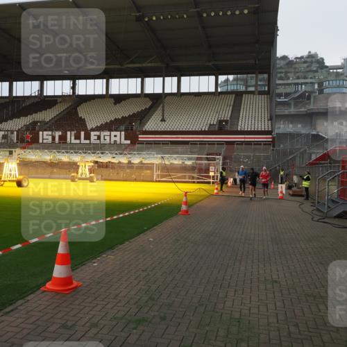 07.12.2025 - St. Pauli X-Mass-Run No. 15 Fabian Wolf http://msf.ph/oto/9368570 07.12.2025 09:52:56 Ziel 937, 1241, 1874 meine-sportfotos.de