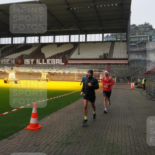 07.12.2025 - St. Pauli X-Mass-Run No. 15 Fabian Wolf http://msf.ph/oto/9368576 07.12.2025 09:53:00 Ziel 937, 1241, 1874 meine-sportfotos.de
