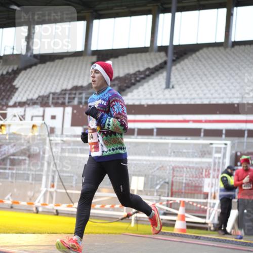 07.12.2025 - St. Pauli X-Mass-Run No. 15 Patografie http://msf.ph/oto/9368587 07.12.2025 11:12:38 Ziel 489, 494, 1142, 1261, 1420, 1422, 1423, 1609, 1610, 3167, 4794, 4802, 4804 meine-sportfotos.de