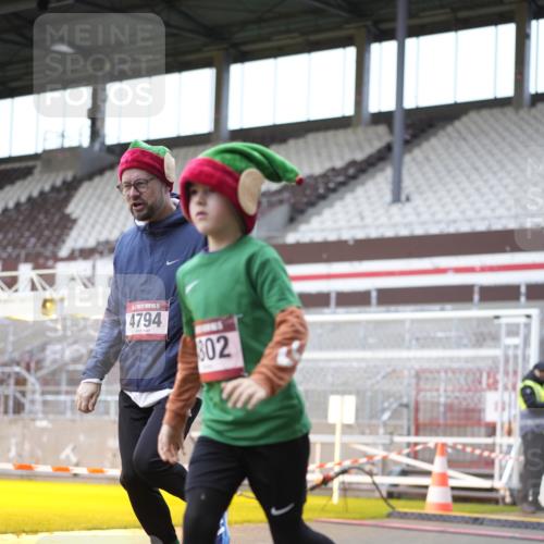 07.12.2025 - St. Pauli X-Mass-Run No. 15 Patografie http://msf.ph/oto/9368594 07.12.2025 11:12:42 Ziel 494, 1261, 1420, 1422, 1423, 3167, 4794, 4795, 4796, 4802, 4804 meine-sportfotos.de