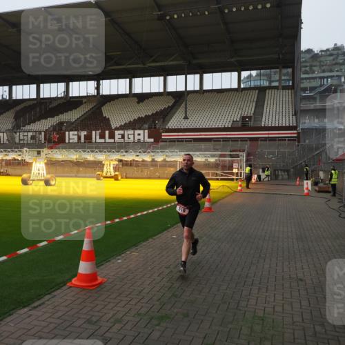 07.12.2025 - St. Pauli X-Mass-Run No. 15 Fabian Wolf http://msf.ph/oto/9368595 07.12.2025 09:53:09 Ziel 518, 937, 1874 meine-sportfotos.de
