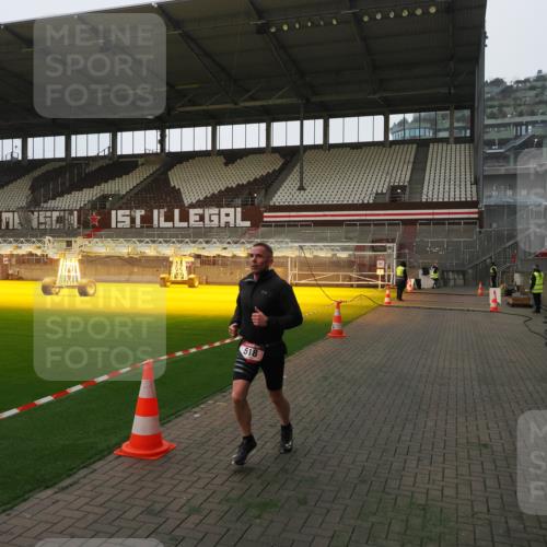 07.12.2025 - St. Pauli X-Mass-Run No. 15 Fabian Wolf http://msf.ph/oto/9368597 07.12.2025 09:53:09 Ziel 518, 937, 1874 meine-sportfotos.de