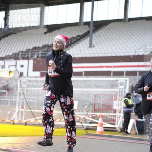 07.12.2025 - St. Pauli X-Mass-Run No. 15 Patografie http://msf.ph/oto/9368599 07.12.2025 11:12:45 Ziel 494, 681, 919, 1420, 1422, 1423, 3167, 4794, 4795, 4796, 4802, 4804 meine-sportfotos.de