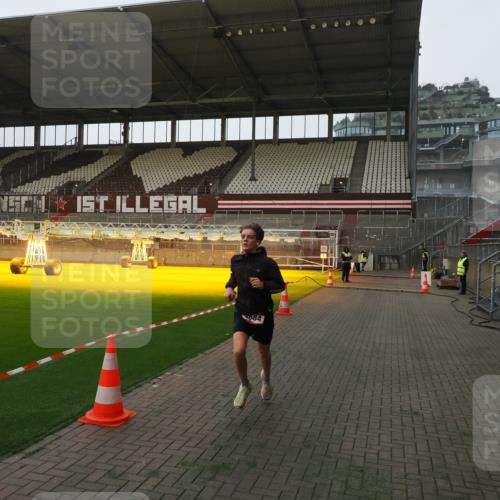07.12.2025 - St. Pauli X-Mass-Run No. 15 Fabian Wolf http://msf.ph/oto/9368608 07.12.2025 09:53:18 Ziel 518, 3684 meine-sportfotos.de