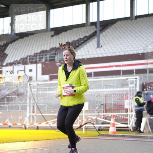 07.12.2025 - St. Pauli X-Mass-Run No. 15 Patografie http://msf.ph/oto/9368621 07.12.2025 11:12:53 Ziel 494, 681, 683, 684, 919, 1175, 1178, 1703, 3167, 4794, 4795, 4796, 4802, 4804 meine-sportfotos.de