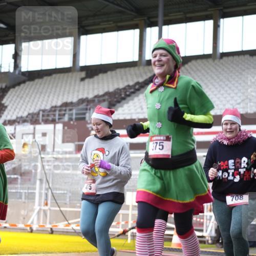 07.12.2025 - St. Pauli X-Mass-Run No. 15 Patografie http://msf.ph/oto/9368674 07.12.2025 11:13:53 Ziel 274, 375, 425, 475, 708 meine-sportfotos.de
