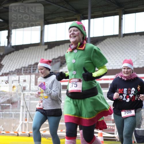 07.12.2025 - St. Pauli X-Mass-Run No. 15 Patografie http://msf.ph/oto/9368676 07.12.2025 11:13:53 Ziel 274, 375, 425, 475, 708 meine-sportfotos.de