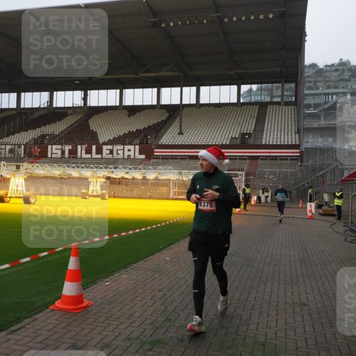 07.12.2025 - St. Pauli X-Mass-Run No. 15 Fabian Wolf http://msf.ph/oto/9368694 07.12.2025 09:54:19 Ziel 1375, 2036, 2900, 3338 meine-sportfotos.de