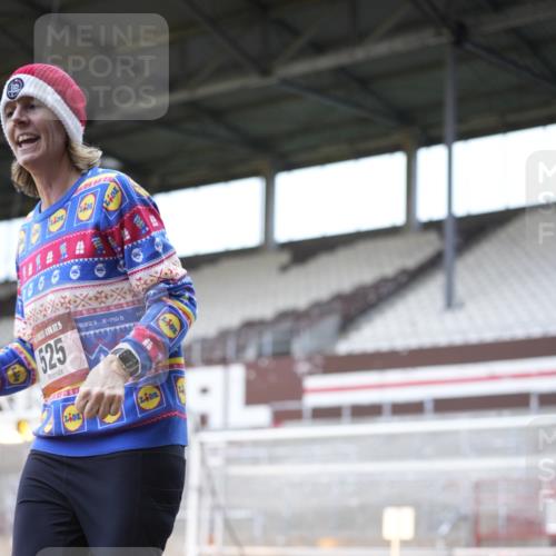 07.12.2025 - St. Pauli X-Mass-Run No. 15 Patografie http://msf.ph/oto/9368695 07.12.2025 11:14:26 Ziel 525, 1776, 1805, 1806, 2040 meine-sportfotos.de
