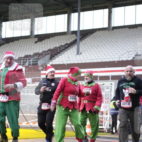 07.12.2025 - St. Pauli X-Mass-Run No. 15 Patografie http://msf.ph/oto/9368707 07.12.2025 11:14:33 Ziel 525, 1776, 1778, 1798, 1804, 1805, 1806, 1807, 2040, 2211, 4010 meine-sportfotos.de