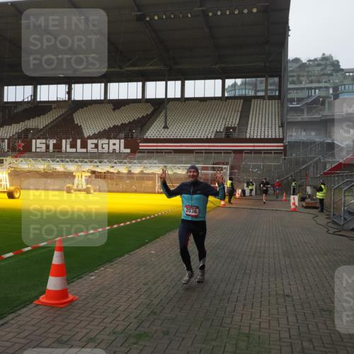 07.12.2025 - St. Pauli X-Mass-Run No. 15 Fabian Wolf http://msf.ph/oto/9368708 07.12.2025 09:54:24 Ziel 1375, 2036, 2900, 3310, 3338 meine-sportfotos.de