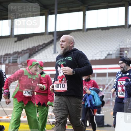 07.12.2025 - St. Pauli X-Mass-Run No. 15 Patografie http://msf.ph/oto/9368713 07.12.2025 11:14:34 Ziel 525, 1776, 1778, 1798, 1804, 1805, 1806, 1807, 2040, 2211, 4010 meine-sportfotos.de