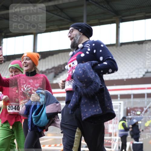 07.12.2025 - St. Pauli X-Mass-Run No. 15 Patografie http://msf.ph/oto/9368719 07.12.2025 11:14:35 Ziel 525, 922, 1776, 1778, 1798, 1804, 1805, 1806, 1807, 2040, 2211, 4010 meine-sportfotos.de