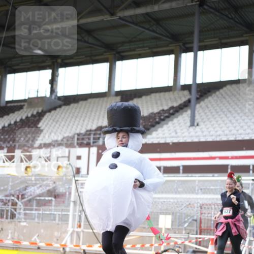 07.12.2025 - St. Pauli X-Mass-Run No. 15 Patografie http://msf.ph/oto/9368729 07.12.2025 11:15:00 Ziel 313, 1623, 1627, 1662 meine-sportfotos.de